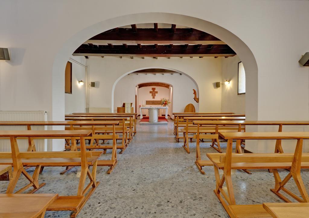 The Church Village Rom Exteriör bild